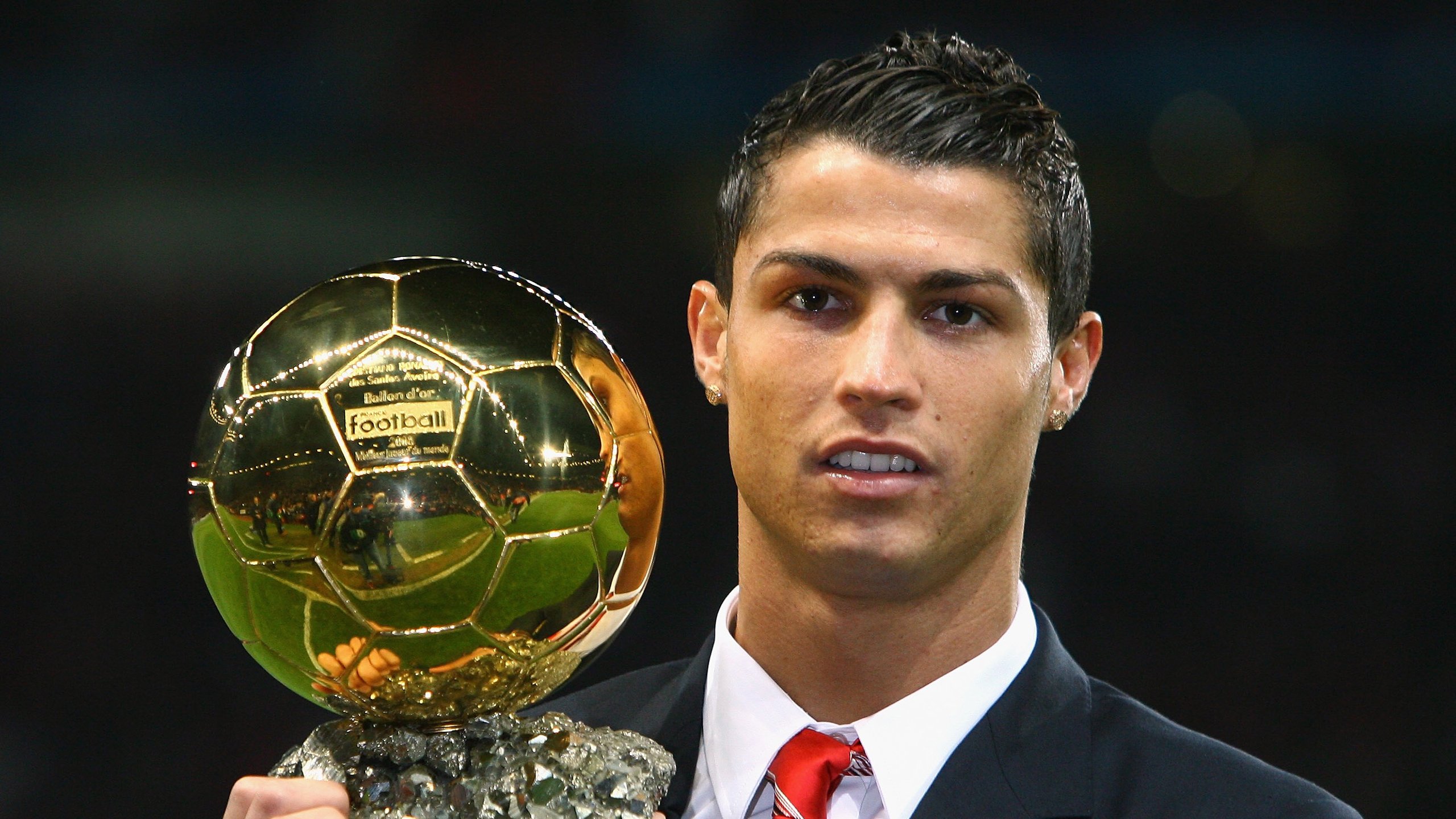 九游体育平台官网-_城市太空跑：在未来世界中飞跑_，太空城市,太美了